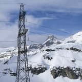 La tension doit pouvoir être augmentée sur la ligne de la Gemmi, en cas de pénurie d'électricité (archives). KEYSTONE/LAURENT GILLIERON